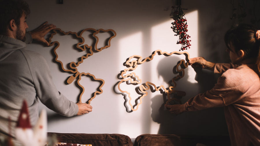 mapa de madera con luces led para decorar tu pared con un toque de luz