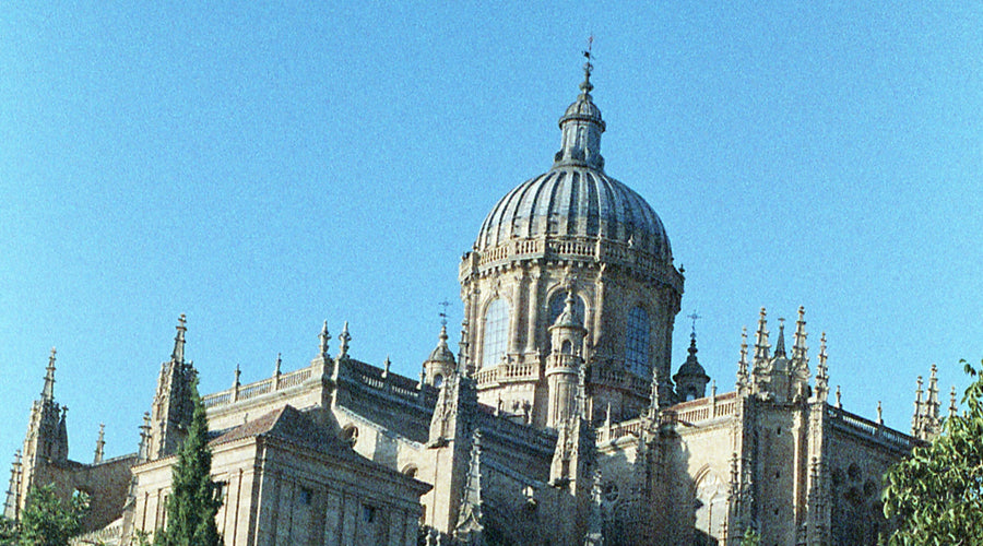 Salamanca, la ciudad dorada de las mil leyendas.